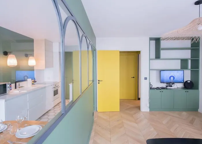 Recently Renovated 3bd Next To Invalides Paris