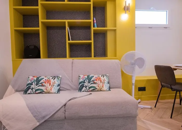 Recently Renovated 3bd Next To Invalides Paris