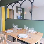 Recently Renovated 3bd Next To Invalides Paris