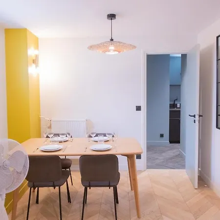 Recently Renovated 3bd Next To Invalides Apartment Paris