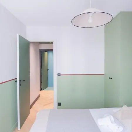 Recently Renovated 3bd Next To Invalides Appartement