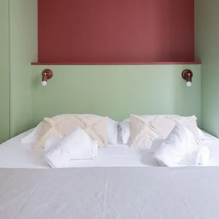 Recently Renovated 3bd Next To Invalides Apartment *